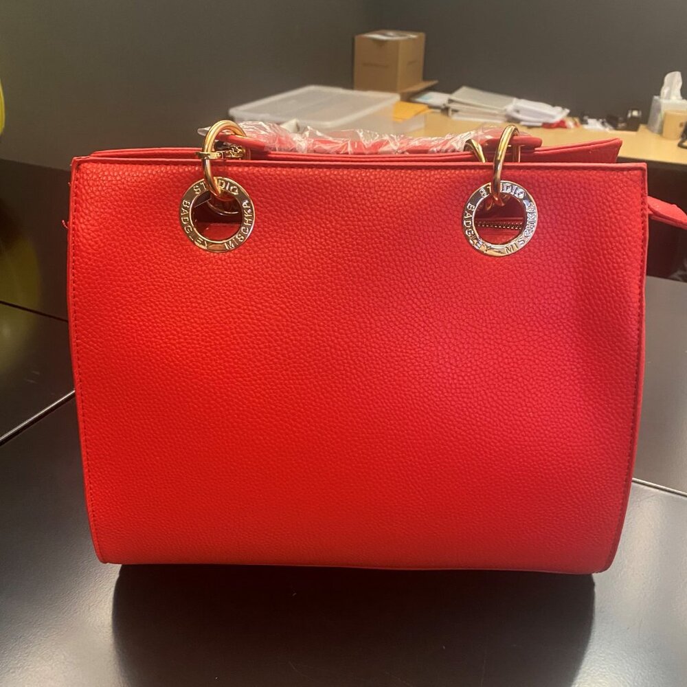 Brand New Badgley Mischka Big Logo eyelet Red Tote - W/Keychain - Picture 2 of 4